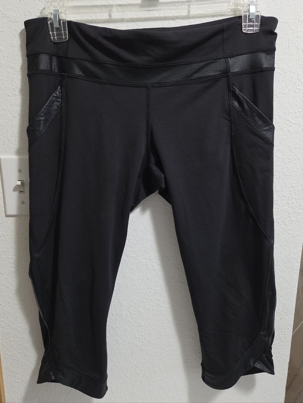 Lululemon Chase Me Crop II Black Capri Leggings, Size 12